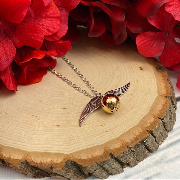 Harry Potter Golden Snitch Necklace - Picture 3 of 13